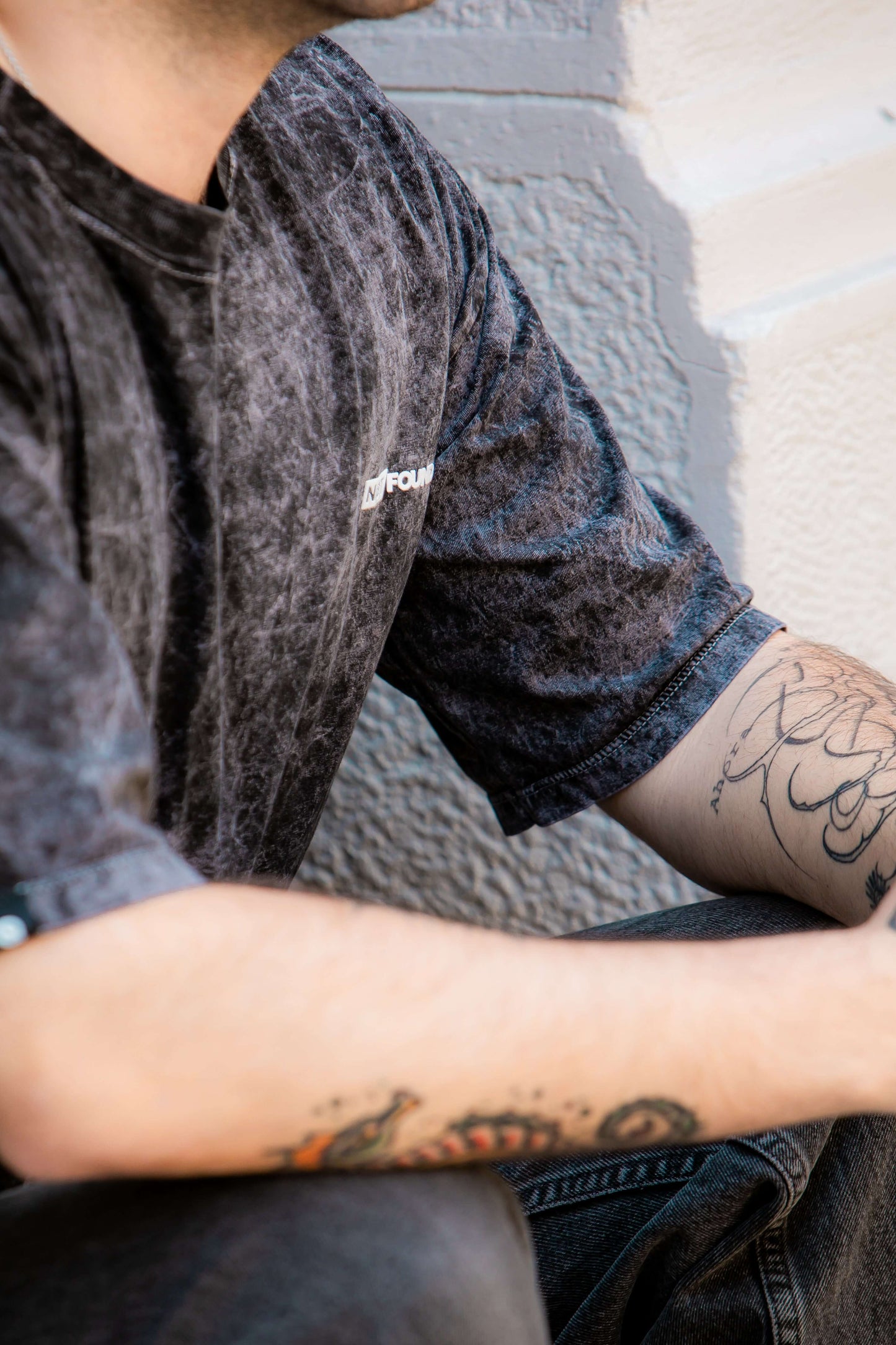 Polera Oversize Acid Wash – Gris Oscuro